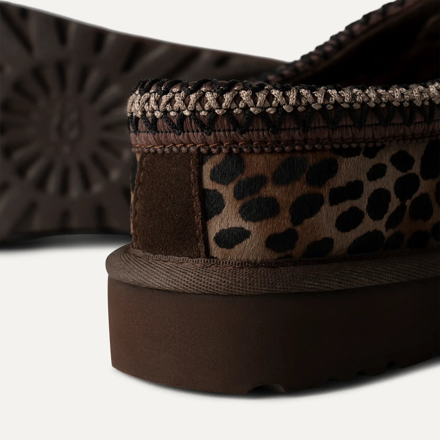 Viral Leopard Fall Tasman